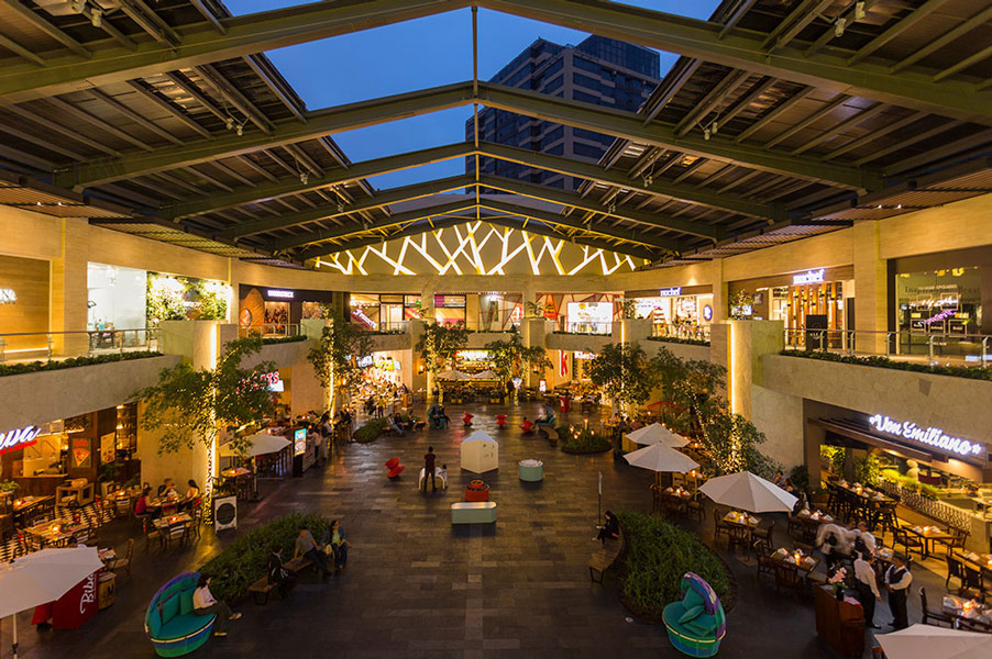 Shopping at the Oakland Mall RoofTop - One of the many things to do in Guatemala City